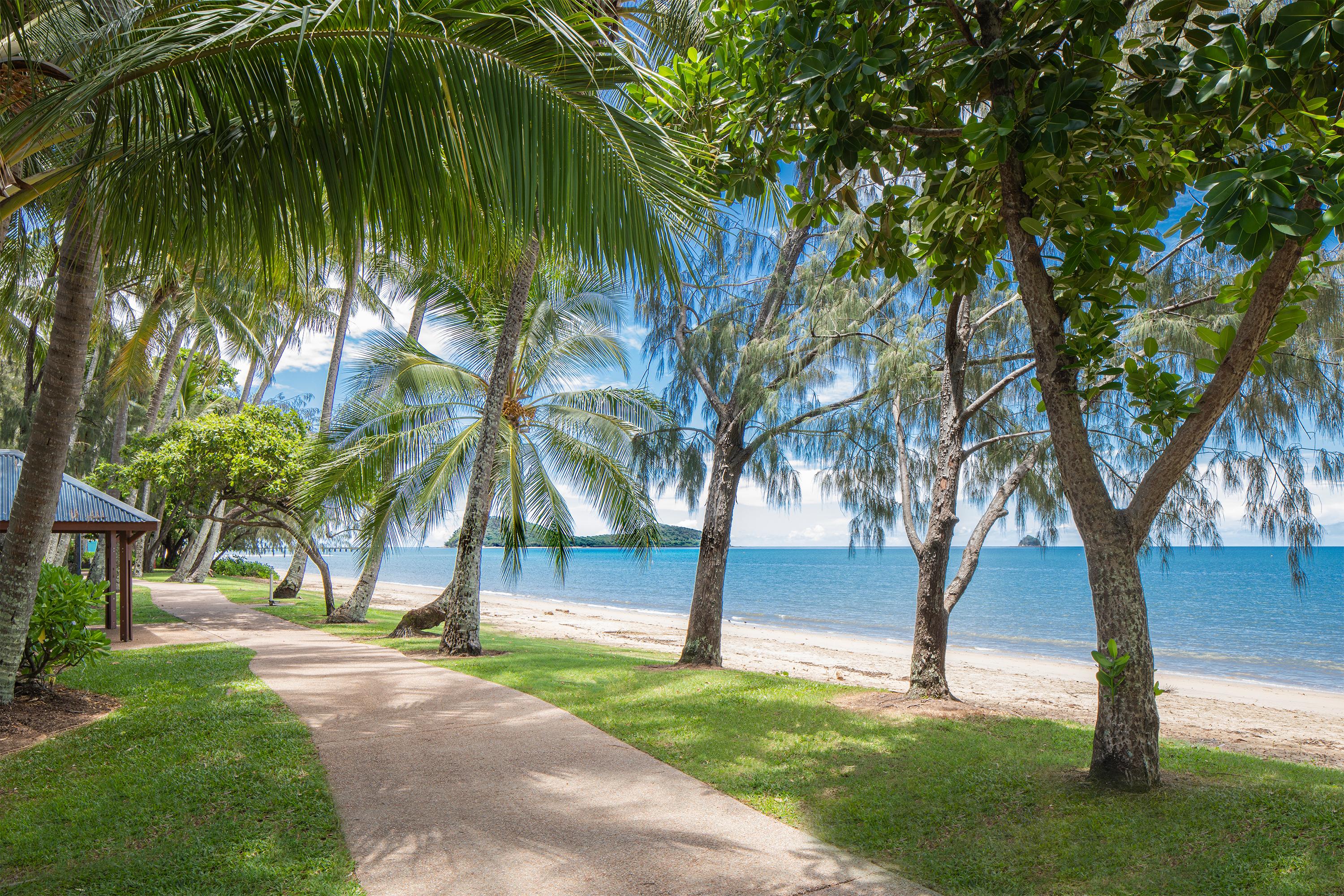 Mantra Amphora Hotel Palm Cove Exterior photo