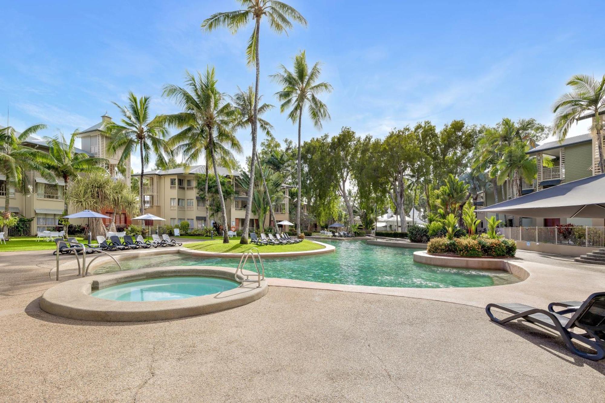 Mantra Amphora Hotel Palm Cove Exterior photo