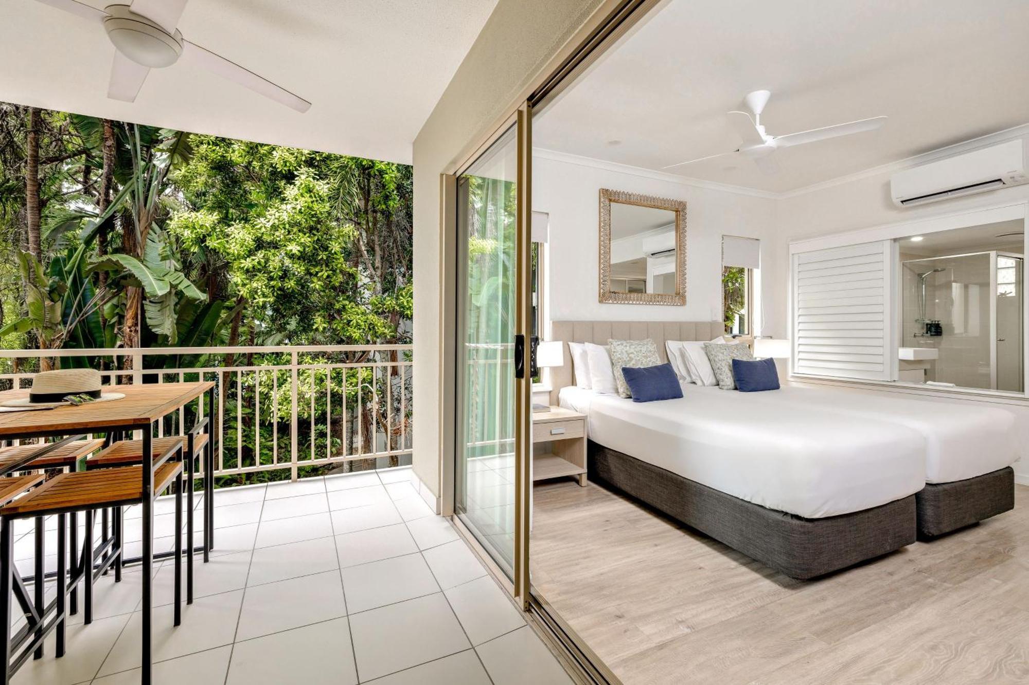 Mantra Amphora Hotel Palm Cove Exterior photo