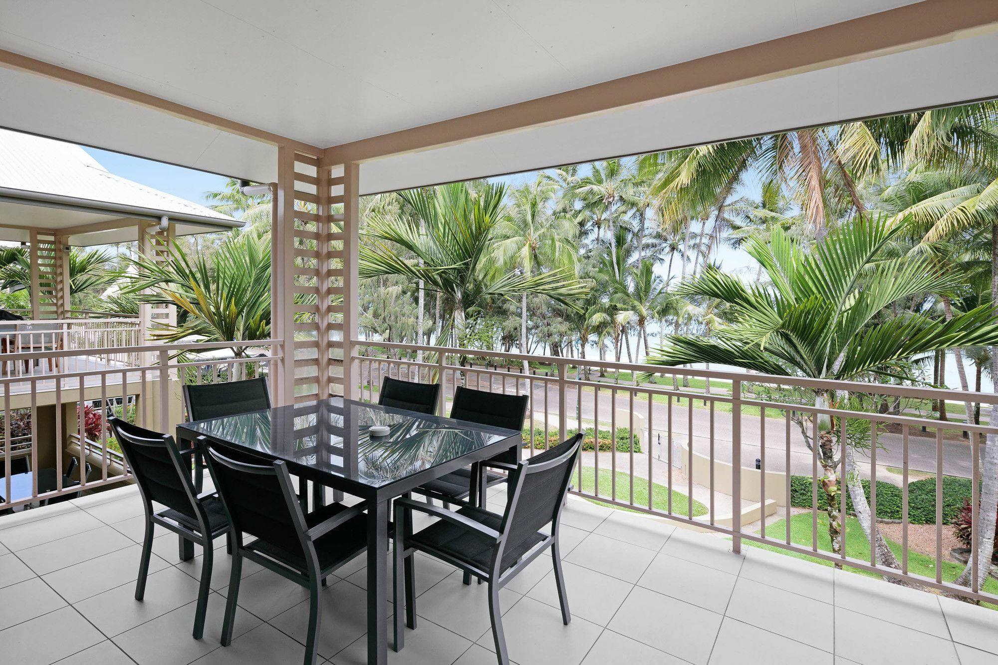 Mantra Amphora Hotel Palm Cove Exterior photo